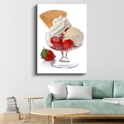 Çilekli Dondurma Keyfi - Taze Meyveli Tatlı Ziyafeti Kanvas Tablo