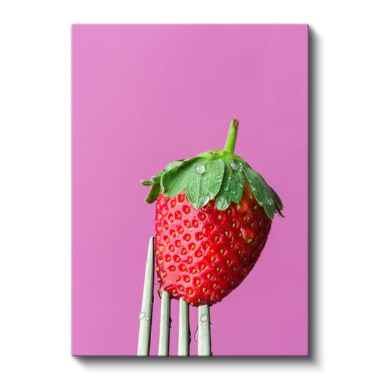 Taze Çilek - Çatalda Sunulan Kırmızı Meyve Kanvas Tablo