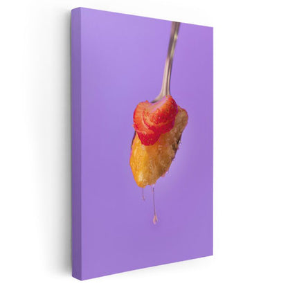 Çilekli Tatlı - Kaşıkta Damlayan Lezzet Kanvas Tablo