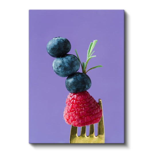 Orman Meyveleri - Çatalla Sunulan Tatlı Dokunuş Kanvas Tablo