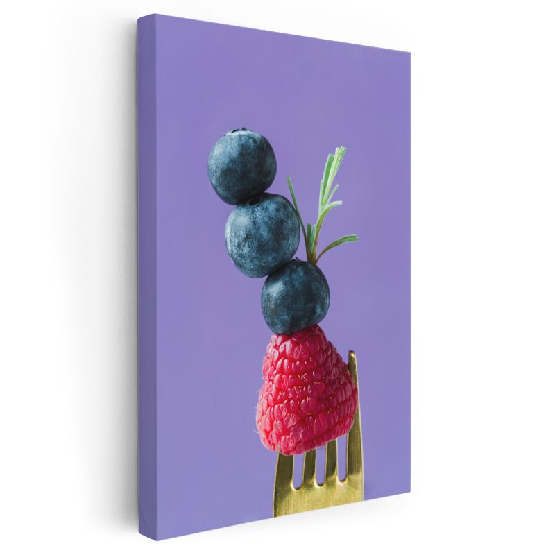 Orman Meyveleri - Çatalla Sunulan Tatlı Dokunuş Kanvas Tablo