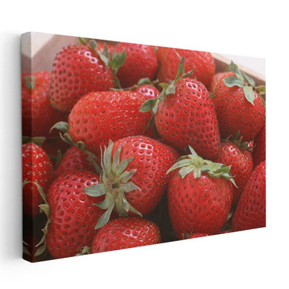Kırmızı Çilekler - Taze Yaz Meyvesi Kanvas Tablo