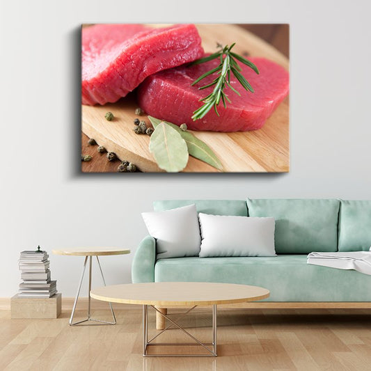 Kırmızı Et - Biberiye ve Baharatlarla Süslenmiş Çiğ Biftek Kanvas Tablo