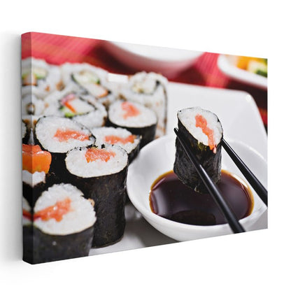 Sushi Ziyafeti - Çubukla Tutulmuş Somon Rulosu Kanvas Tablo