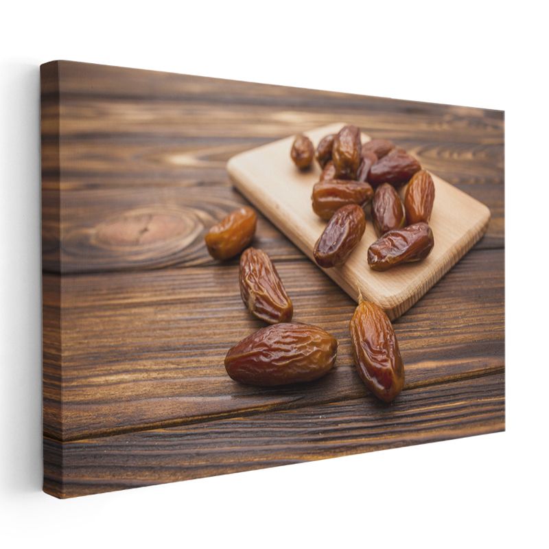 Tatlı Hurma - Ahşap Tabakta Doğal Atıştırmalık Kanvas Tablo