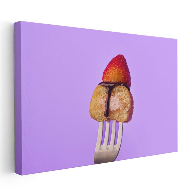 Çilekli Tatlı - Modern Pasta Sunumu Kanvas Tablo