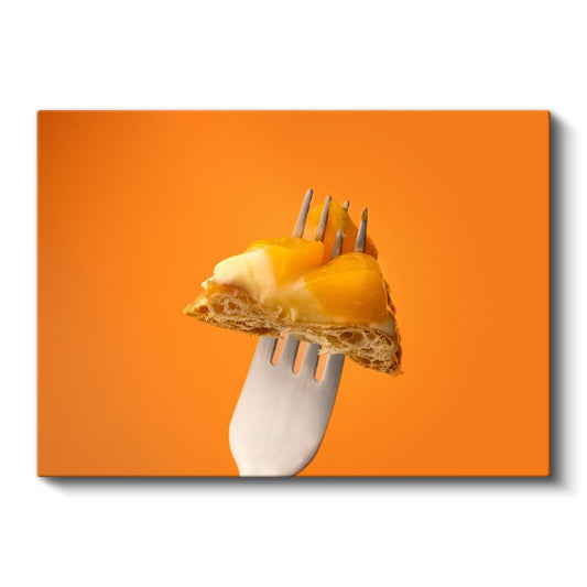 Meyveli Pasta Dilimi - Altın Renkli Tatlı Ziyafeti Kanvas Tablo
