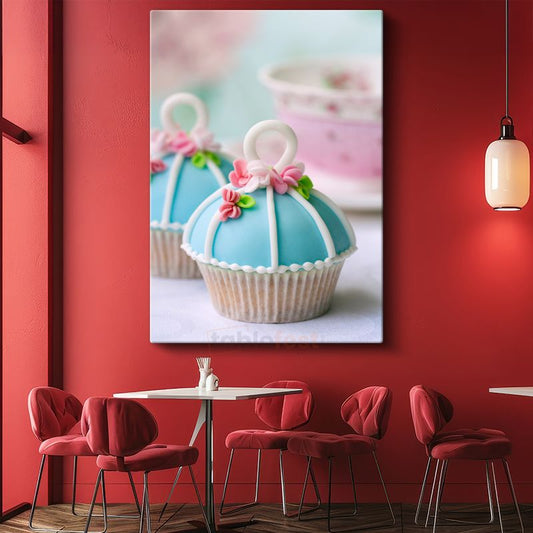 Mavi Fondanlı Cupcake - Çiçek Detaylı Zarif Pasta Kanvas Tablo